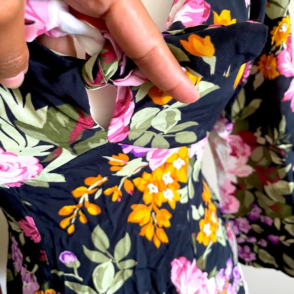 Beautiful Floral Vintage Dress - Picture 3 of 4
